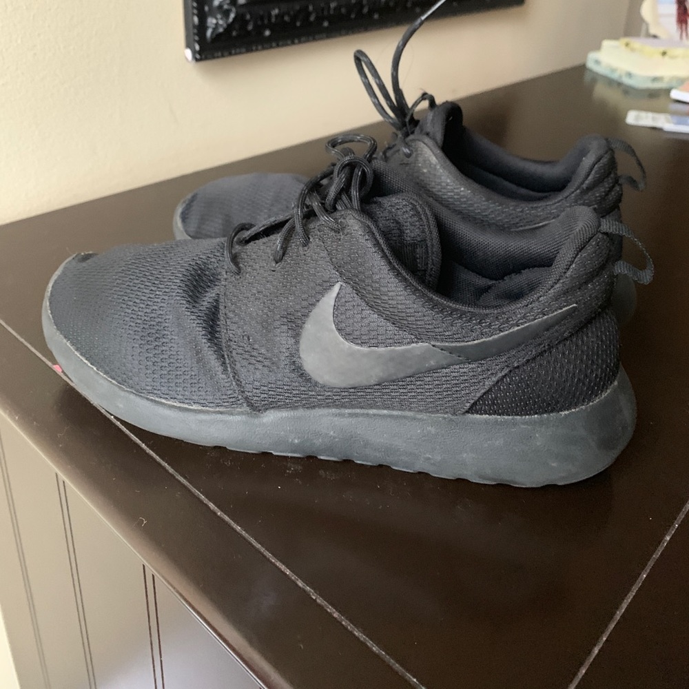 Women’s Nike Roshe 7.5